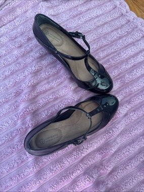 Giani Bernini Women’s Patent T-Strap Flats — Black